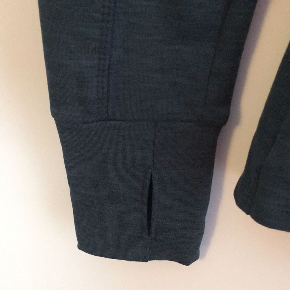Layer8 Athletic Long Sleeve Base Layer Qwickdry Top Size Small w/ Thumb Holes - Picture 4 of 15